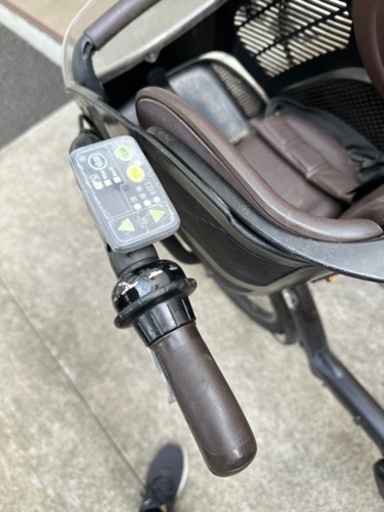 電動自転車　3人乗り　バッテリー2個　一部破損 電動自転車 3人乗り バッテリー2個 一部破損