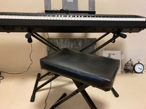 【6/11以降お引渡し】YAMAHA電子ピアノ P-45 初心者向け。ペダル、スタンド・椅子・鍵盤カバー布お付けします。 6/11以降お引渡し】YAMAHA電子ピアノ P-45 初心者向け。ペダル