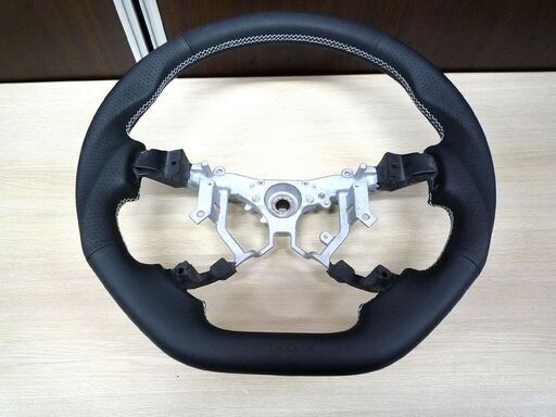 ステアリング ハイエース 200系4型～現行用 BOXYSTYLE ユーロステアリング ver4 中古 苫小牧西店 ステアリング ハイエース 200系4型～現行用 BOXYSTYLE ユーロ