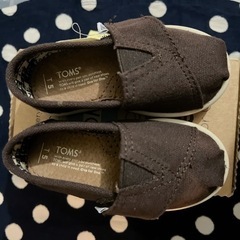 新品TOMS シューズ 靴 12cm 子ども用 色:チョコ