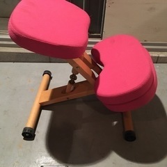 バランスチェア　姿勢矯正椅子　ピンク