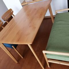ニトリ製ダイニングセット（テーブル・ベンチ×１・椅子×2）