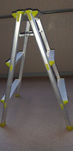 (土)配達可。3段脚立。ほぼ未使用、室内保管　近場なら配達します。