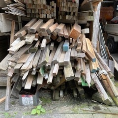 廃業された製材屋さんの木材、山に生えてある大木などあれ