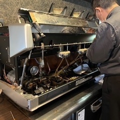 SIMONELLI 3連エスプレッソマシン（現在、売却のため、代理店による 