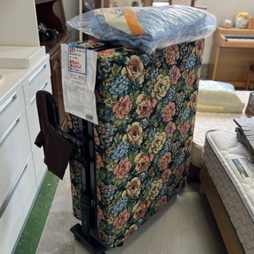 【未使用品】背面リクライニング付きベッド/マットカバー付き