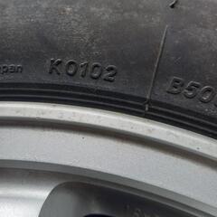 トヨタの純正タイヤホイールです。