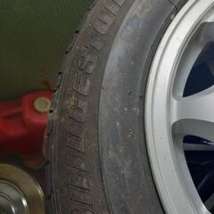 トヨタの純正タイヤホイールです。