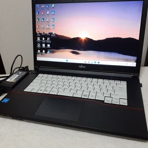 【取引中です】FUJITSU　LIFEBOOK　15インチ　SSD　Office2021　Wi-Fi　Windows11　23H2