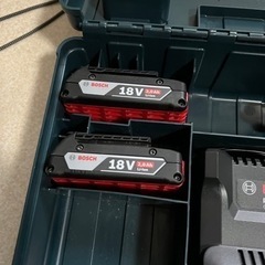【値下げしました】Bosch Professional(ボッシュ) 18V コードレスインパクトドライバー レンチ兼用 (2.0Ahバッテリー2個・充電器・キャリングケース付) GDX18V-180