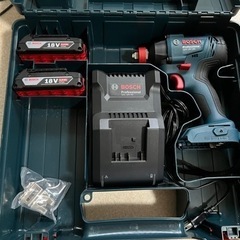 【値下げしました】Bosch Professional(ボッシュ) 18V コードレスインパクトドライバー レンチ兼用 (2.0Ahバッテリー2個・充電器・キャリングケース付) GDX18V-180