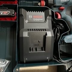 【値下げしました】Bosch Professional(ボッシュ) 18V コードレスインパクトドライバー レンチ兼用 (2.0Ahバッテリー2個・充電器・キャリングケース付) GDX18V-180