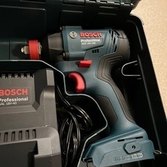 【値下げしました】Bosch Professional(ボッシュ) 18V コードレスインパクトドライバー レンチ兼用 (2.0Ahバッテリー2個・充電器・キャリングケース付) GDX18V-180