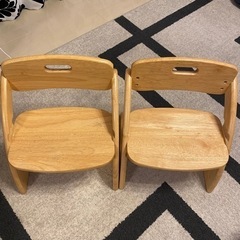 子ども椅子二つ