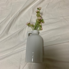花瓶と造花