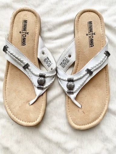 MINNETONKA コンチョトングサンダル