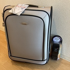 未使用品☆ライトグレー　スーツケース　スーツケースベルト付き　　...
