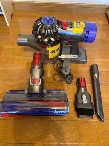 ダイソン Dyson V8コードレス掃除機 SV10  (0524c)