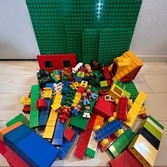 LEGO デュプロ  基礎版大小2枚ずつ+300パーツ以上のブロ...