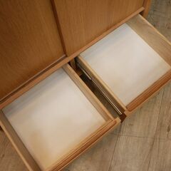 083)【廃番】unico ウニコ SIGNE シグネシリーズ カップボード 食器棚 W800 オーク材 ガラス棚 ナチュラルブラウン