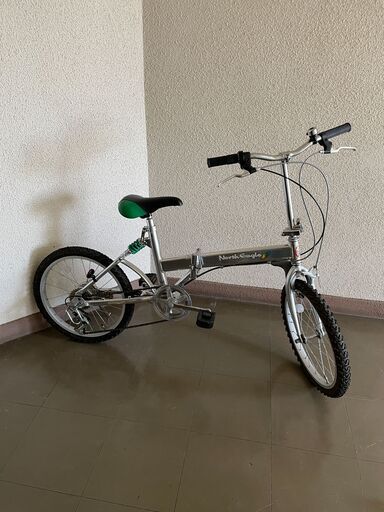 【北見市発】ノースイーグルNorthEagle折り畳み自転車ES-103 20AK39231 6段ギア 20インチ シルバー (E1705mkmY)