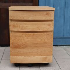 専用JH139鑑付.JQ3★2点セット、在庫整理特価 HOTTA WOODY(堀田木工所)のアール712 チェストです。アルダー材を使用