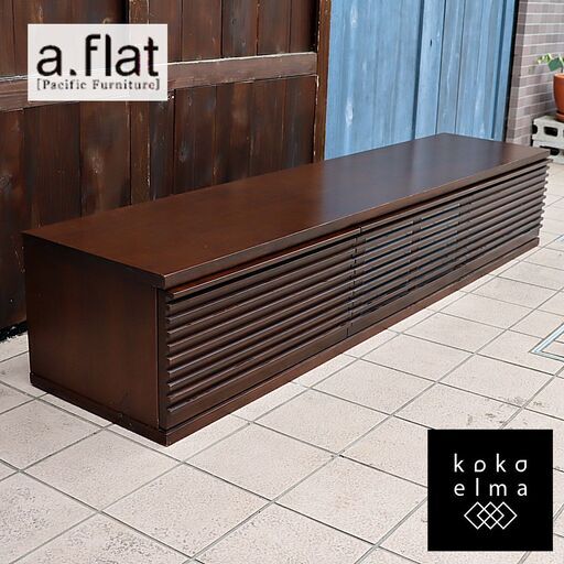 モダンデザインに和・アジアンモチーフを融合させた家具メーカーa.flat(エーフラット)のLouver(ルーバー)テレビボード。シンプルな水平ラインが洗練さや素材の温もりを感じさせるローボードです。DE443