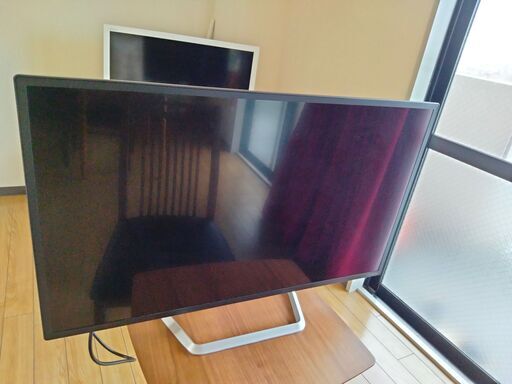 31.5型ワイド液晶ディスプレイ