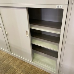 JFF-4 【オフィス家具専門店】生興の上下引戸書庫です！ R5.6/2時点で在庫数2点あり JFF-4 【オフィス家具専門店】生興の上下引戸書庫です！ R5.6/2時点で