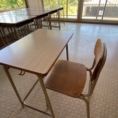 学校机、椅子