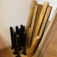 アイアン脚、有孔ボード、DIY用木材