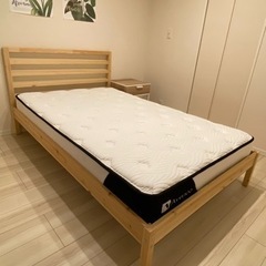 寝室3点セット　IKEAセミダブルベッド、マットレス、サイドテーブル