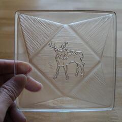 シカ柄の四角いガラスの小皿
