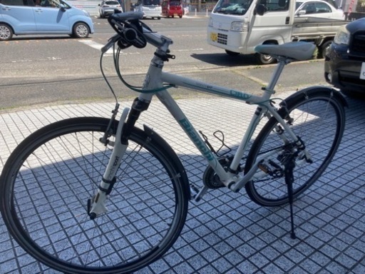 クロスバイク】3x8段変速 700x28cタイヤ 前後タイヤ、チェーン、サドル