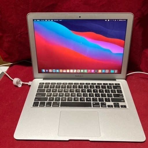 MacBook Air (13-inch, Mid 2013) model A1466　2013年式 US配列 実装スペック プロセッサ：Core-i5/1.3GHz  メモリー：4GB ストレージ：121GB バッテリー充放電回数 74回 正常  バッテリー有り  中古ですので、擦り傷あります。  本体の出品です。