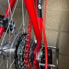 真っ赤なこだわりのクロスバイク（出品6月半ばまで）