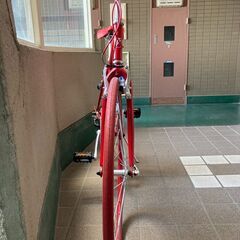 真っ赤なこだわりのクロスバイク（出品6月半ばまで）