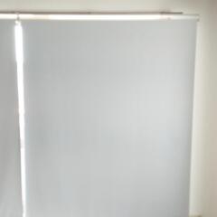 【訳あり】ニトリの完全遮光ロールカーテン(白)130cm×180...