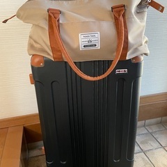 【多少の難あり】大型スーツケースと軽量バッグ