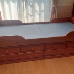 木製シングルベッド(引き出し付き)