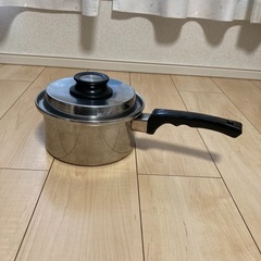 厚みのある片手鍋