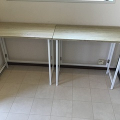 【無料】使わない時も簡単折り畳み収納　手頃な大きさの便利テーブル