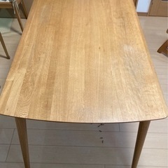 ダイニングテーブル(表面に多少の塗装めくれや落書き跡有り)