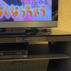 テレビとサウンド付テレビ台のセット