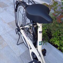 ☆新品同様☆パンクしない自転車　26型　CHACLE　クリーム白色　６段変速