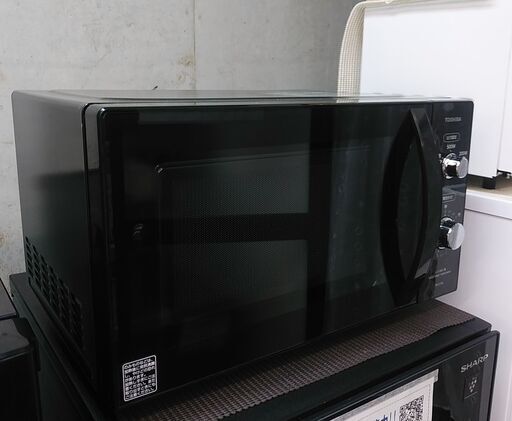 値下げ！3か月間保証☆配達有り！8000円(税込み）東芝 電子レンジ 庫内フラット 2022年製 ブラック