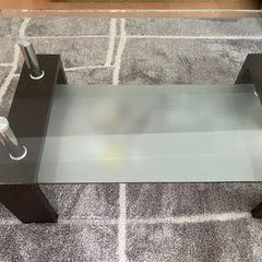 ガラス製のテーブル