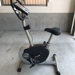 ベンチプレス　バックエクステンションベンチ　エアロバイク