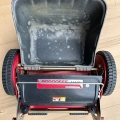 芝刈り機 手動式 バロネス LM4D 家庭用リール式 刈幅30cm 芝生の手入れ 刃研ぎ研磨機能付き 小型 手押し式