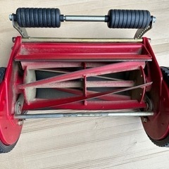 芝刈り機 手動式 バロネス LM4D 家庭用リール式 刈幅30cm 芝生の手入れ 刃研ぎ研磨機能付き 小型 手押し式